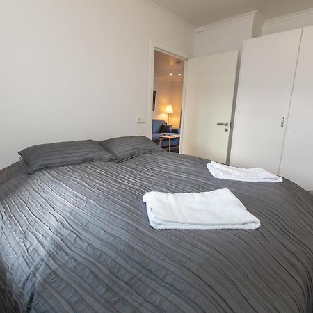 Central Apartment With Two Bedrooms And Balcony- Strandgata 9 아퀴레이리 외부 사진