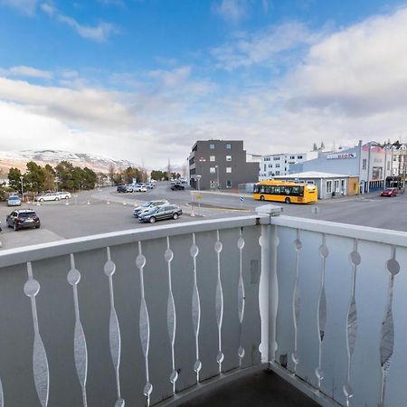 Central Apartment With Two Bedrooms And Balcony- Strandgata 9 아퀴레이리 외부 사진