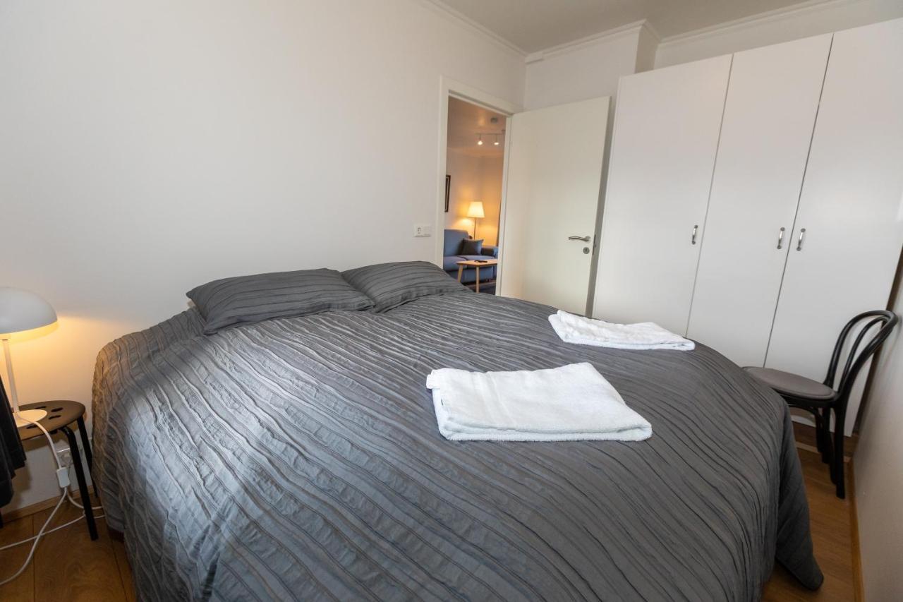 Central Apartment With Two Bedrooms And Balcony- Strandgata 9 아퀴레이리 외부 사진