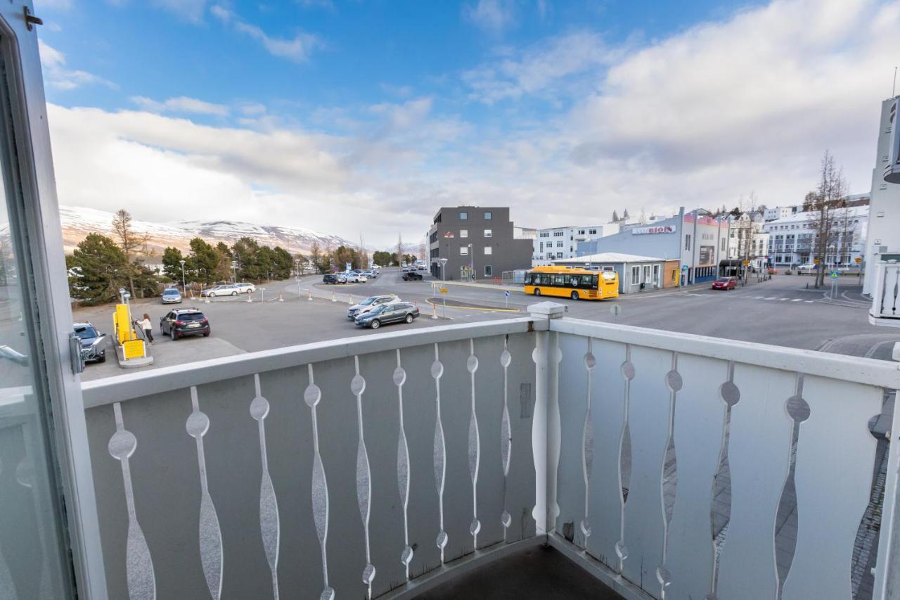 Central Apartment With Two Bedrooms And Balcony- Strandgata 9 아퀴레이리 외부 사진
