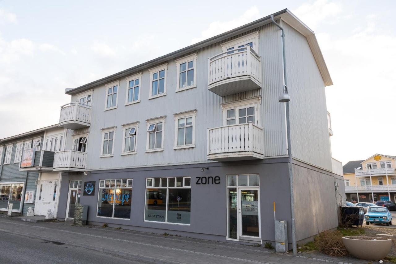 Central Apartment With Two Bedrooms And Balcony- Strandgata 9 아퀴레이리 외부 사진