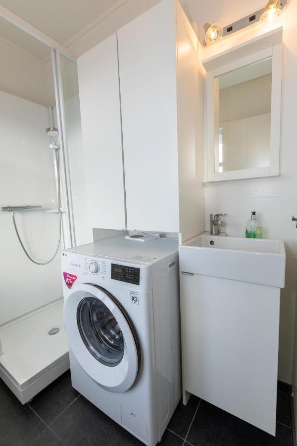 Central Apartment With Two Bedrooms And Balcony- Strandgata 9 아퀴레이리 외부 사진